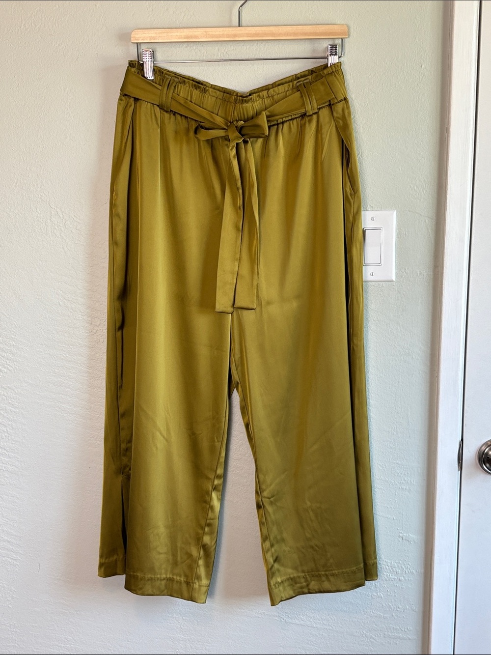 Bundle 2/$30! J Joie Olive Satin Tie-Waist Culottes Pants Paperbag Minimalist